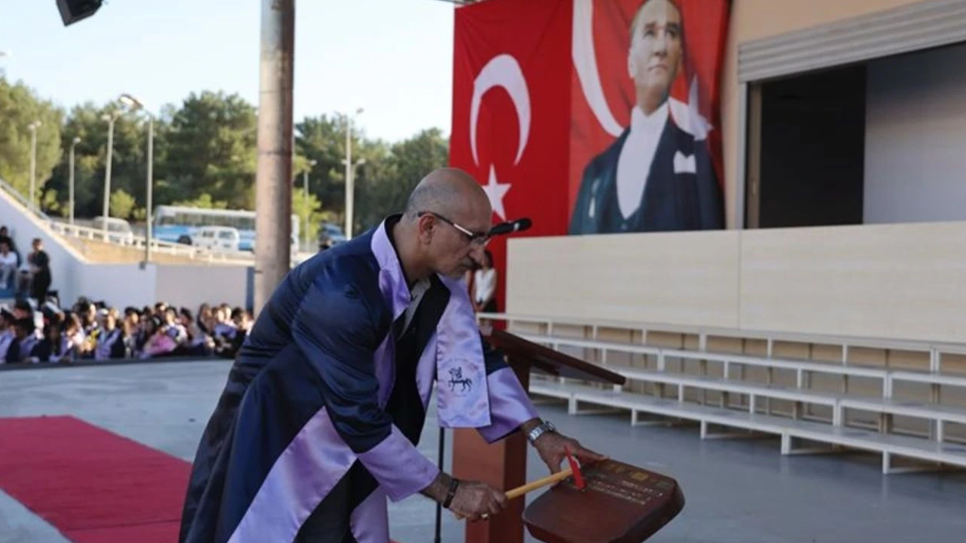 Emekli Albay Hakan Bayrı, Psikoloji Alanında Fakülte Birincisi Oldu